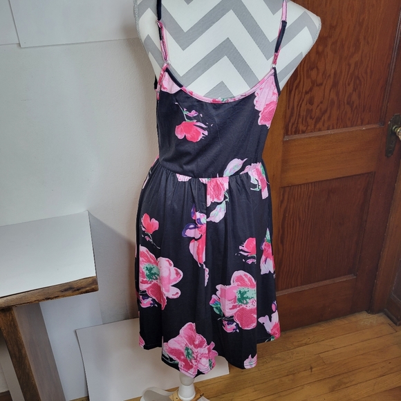 NWT Womans Vote Pretty Spaghetti Strap Floral Dress Size Large - Picture 4 of 10